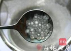 桃花菠萝西米露的做法图解2