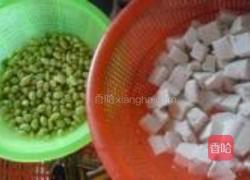 毛豆烧豆腐的做法图解1