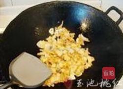 海螺炒韭菜的做法图解5