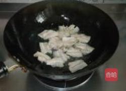 五花肉烧土豆芸豆的做法图解4