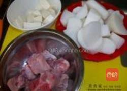 白萝卜豆腐排骨汤的做法图解2