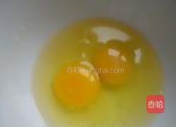 芹菜叶蒸蛋羹的做法图解1
