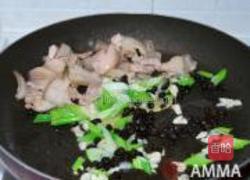 五花肉爆二笋的做法图解3