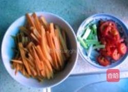 洋葱胡萝卜炒咸肉的做法图解3