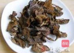 崂山松蘑炖鸡的做法图解1