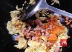 肉松耗油炒饭的做法图解3