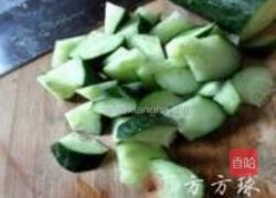 黄瓜炒海鲜菇的做法图解1