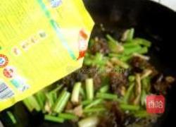 芹菜炒肉丝的做法图解10