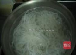 三鲜炒米线的做法图解1
