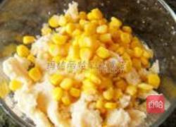 鸡蛋玉米豆渣饼的做法图解2