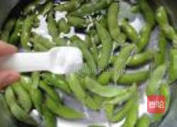蒜泥毛豆的做法图解1