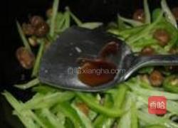 芹菜炒栗子的做法图解10