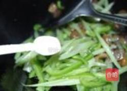 芹菜炒栗子的做法图解9