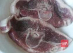烧汁羊排配杂蔬的做法图解1