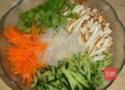 五彩缤纷凉拌菜的做法图解3