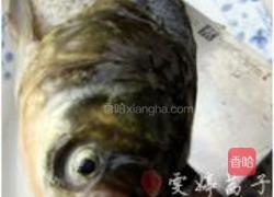 双椒蒸鱼头的做法图解1