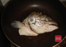 酒煮三文鱼头的做法图解1