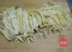 旱芹炒百叶的做法图解2