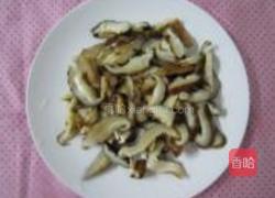 豌豆香菇鸡片的做法图解3