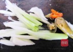 酸辣包菜丝的做法图解2