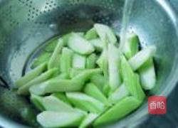 丝瓜炒毛豆籽的做法图解4