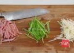 土豆青椒火腿饼的做法图解1
