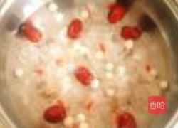 红糖银耳莲子大枣羹的做法图解4