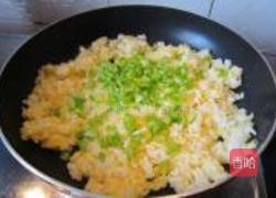 小番茄青椒炒饭的做法图解6