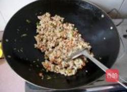 腊肉香菇炒饭的做法图解8