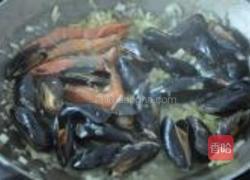 贻贝大虾意面的做法图解5