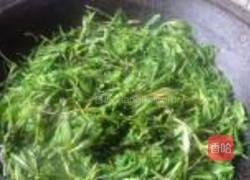 山菜猪肉水饺的做法图解2