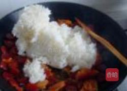 韩国泡菜香肠炒饭的做法图解8