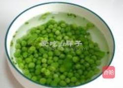 豌豆卤肉饭的做法图解1