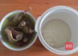 红枣鸽子粥的做法图解1