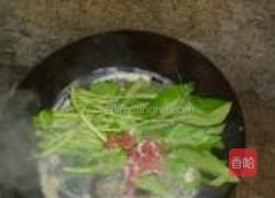 皮蛋瘦肉面的做法图解2