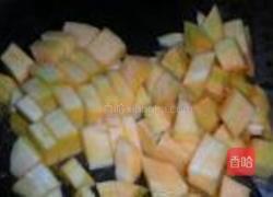 南瓜奶酪小米粥的做法图解1