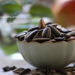 葵花籽仁的做法 葵花籽仁的做法大全 葵花籽仁怎么做好吃 香哈网