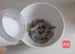 虾仁青豆莲子米的做法图解3