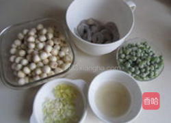 虾仁青豆莲子米的做法图解5