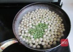 虾仁青豆莲子米的做法图解6