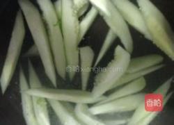 黄瓜鱼丸汤的做法图解2