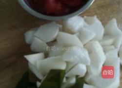 高汤茄汁白萝卜炖海带的做法图解1