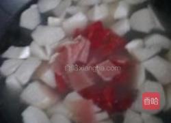 高汤茄汁白萝卜炖海带的做法图解2