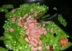 豌豆米炒火腿的做法图解2