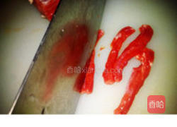 青豆青椒红萝卜炒牛肉丝的做法图解2