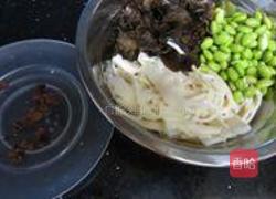 红烧素鸡毛豆的做法图解1