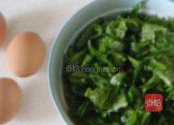 芹菜叶子炒鸡蛋的做法图解1