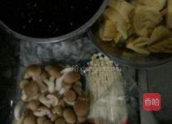 珍鲜菌鸡煲的做法图解1