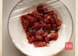 芹菜炒里脊的做法图解2