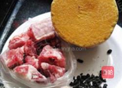 南瓜豆豉炒排骨的做法图解1